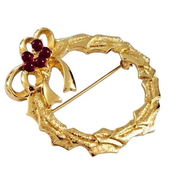 Monet Gold Tone Red Glass Cab Holly Berry Bow Leaf Wreath Brooch, Signed L258 - Picture 2 of 6